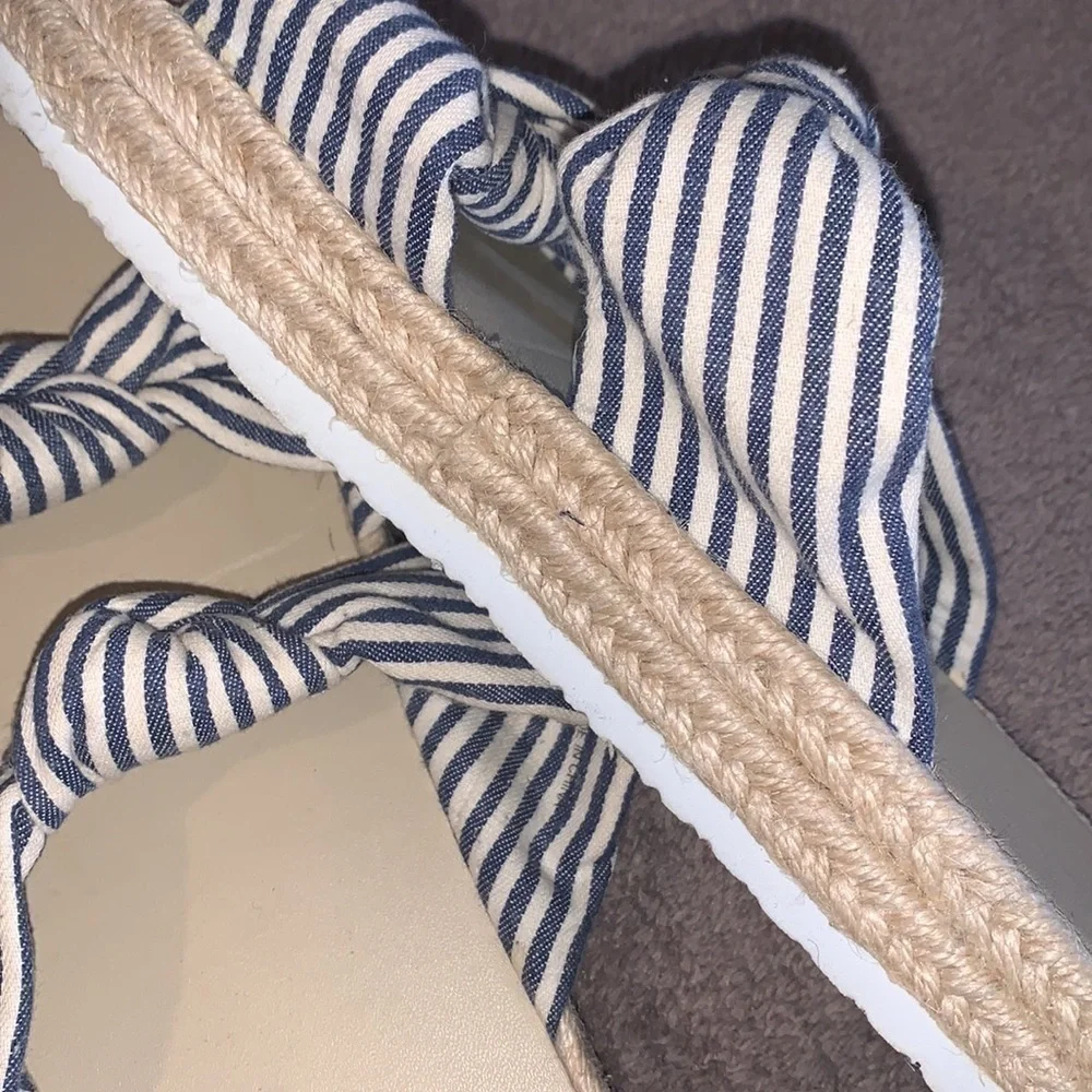Hollister Women’s Sandals Platform Striped Sandals size 9/10 blue/white Stripes